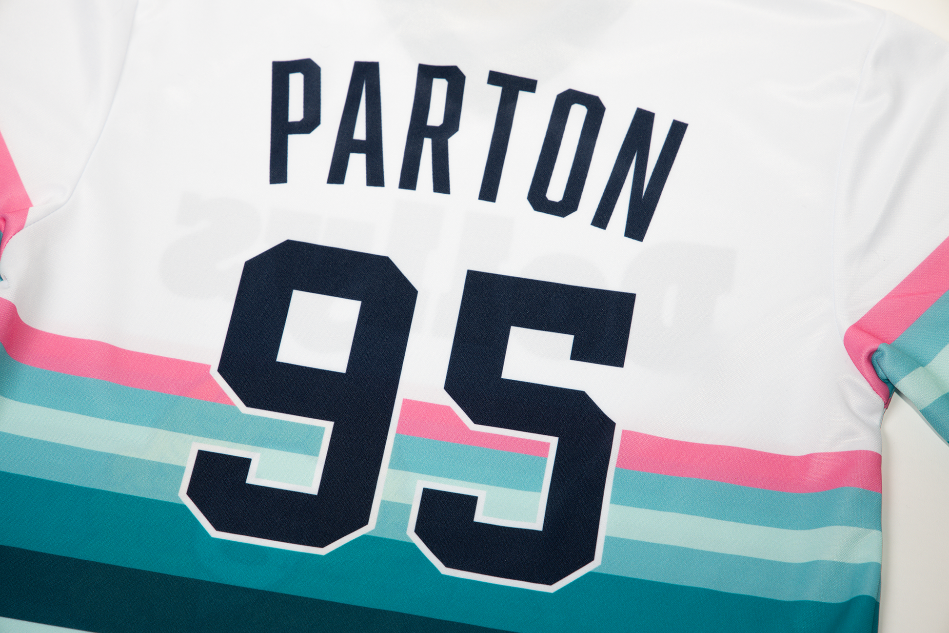 Close-up of 'Parton' and #95 on the back of the Retro 'Sunset' Jersey.